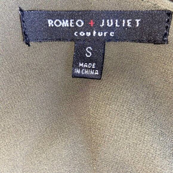 Romeo + Juliet Couture V-Neck Pleated Top EUC - Picture 7 of 7